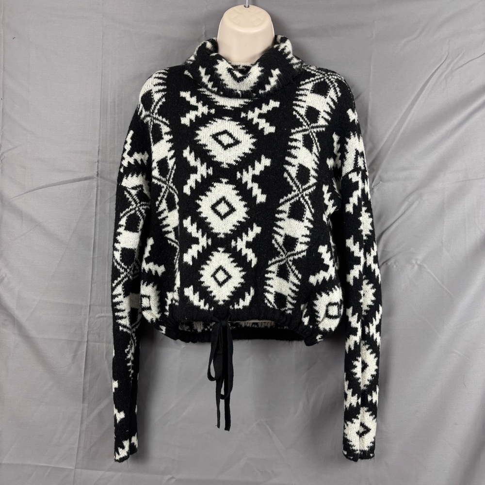 No Boundaries High Neck Cropped Sweater Aztec Black & White Juniors S 3/5